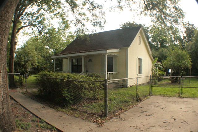 2nd image of 2316 Union St