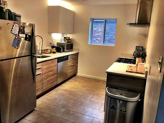 Kitchen w/stainless appliances and quartz countertops