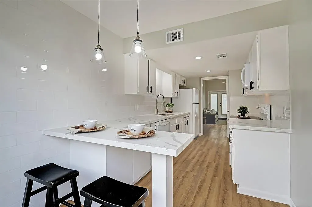 3 bed, 1440 sqft, $2,450 — Photo 4