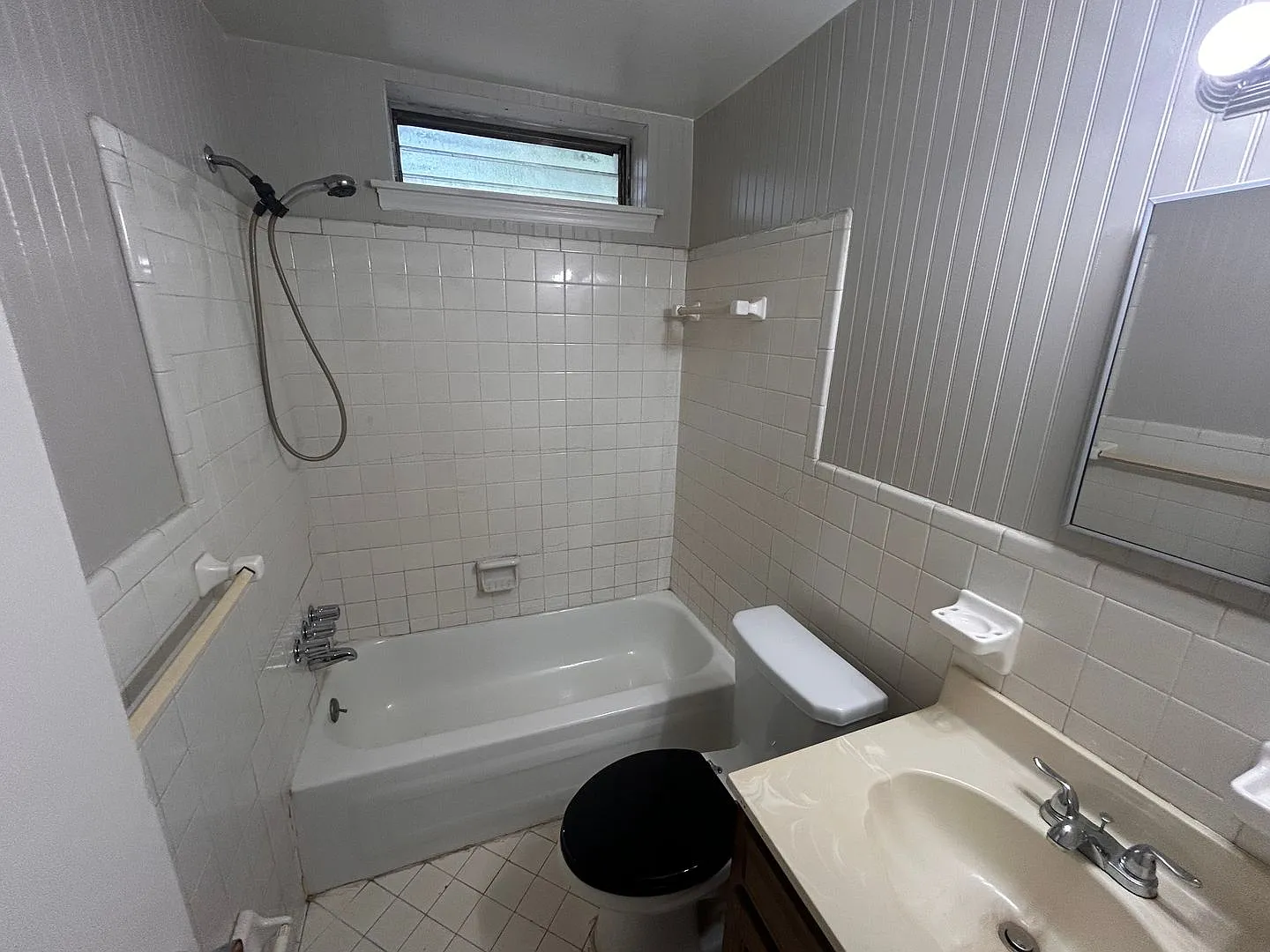 Large home with 4BR 3BA, bonus room! Ready now — Photo 2