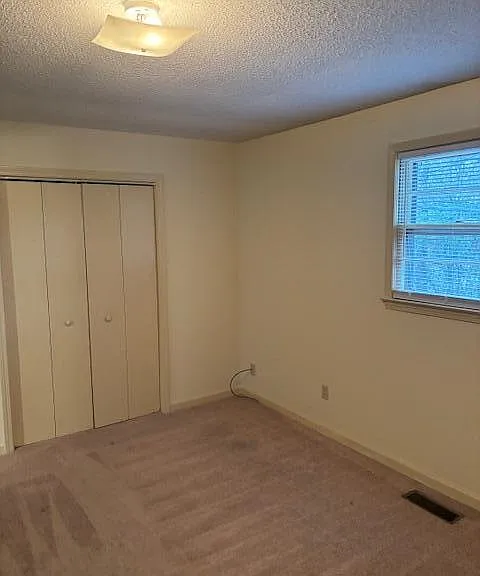 1090 N Guignard Dr — Photo 8