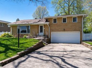 2138 Kohler Dr, Davenport, IA 52803
