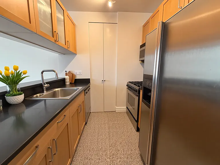 401 E 60th St #6F — Photo 3
