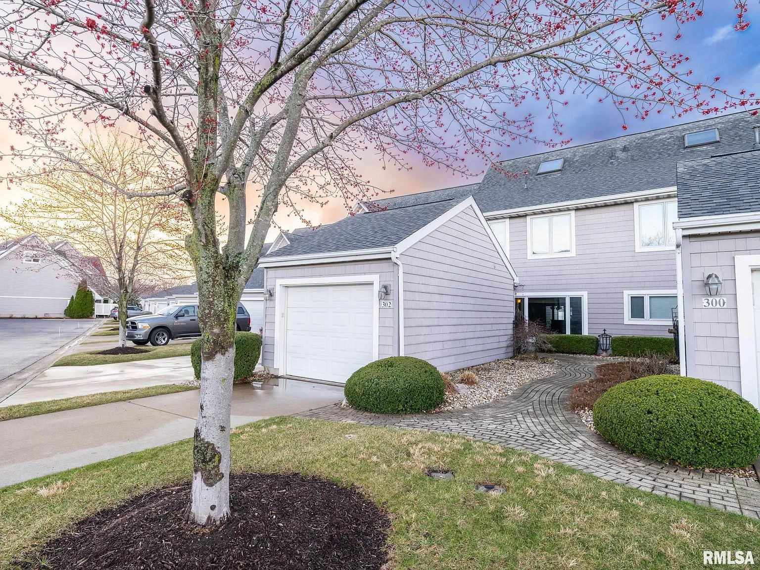 302 Harbor Pointe Dr photo 1