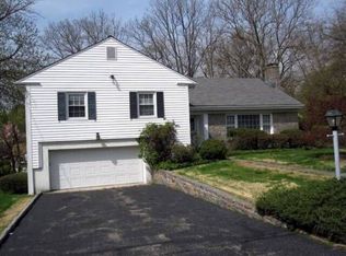 4 Pine Rd, Valhalla, NY 10595