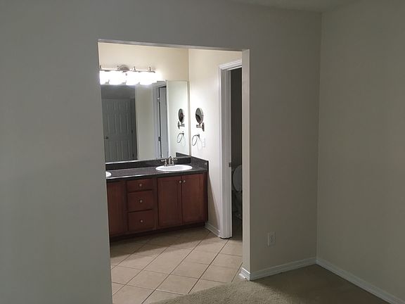 Hollywood Master Bath and Walkin Closed