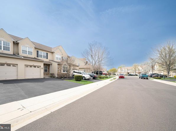 34 Arbor Cir, Colmar, PA 18915
