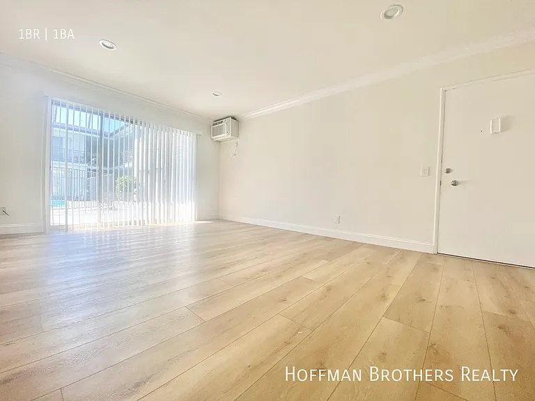 12410 Chandler Blvd — Photo 6