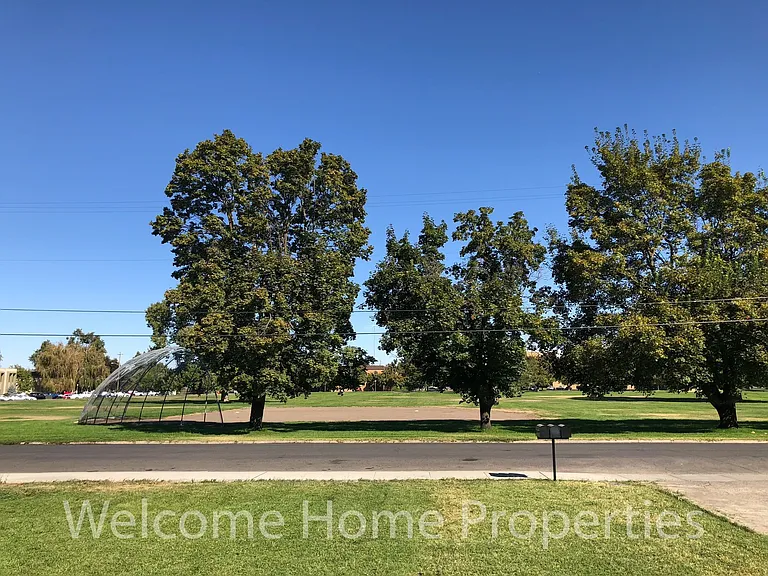 309 SW 6th St — Photo 32