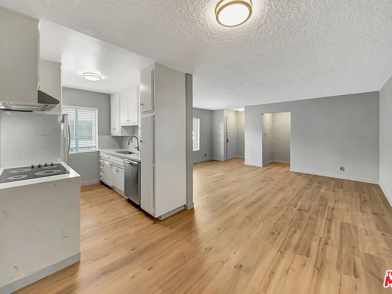 1424 N Poinsettia Pl #306 — Photo 3