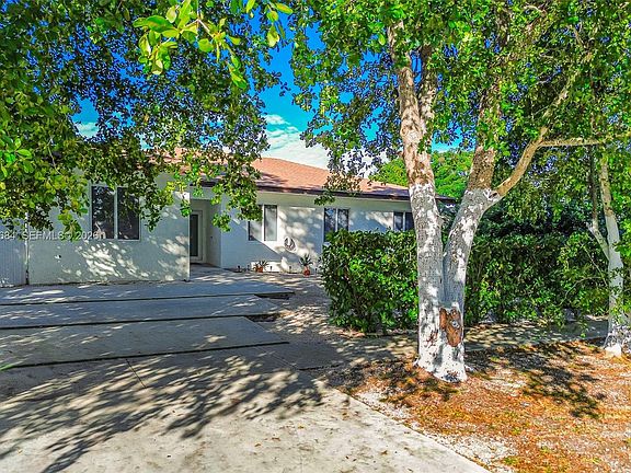 3rd image of 10245 SW 212th St