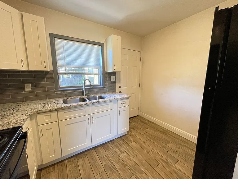 5122 Old Cheney Hwy — Photo 10