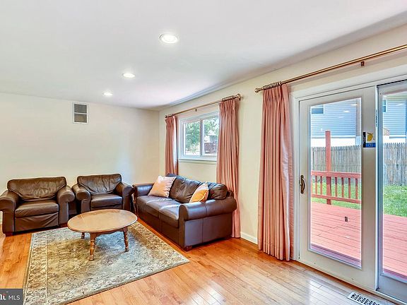4th image of 1014 Julian Pl