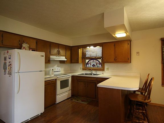3rd image of 400 Fairfield Rd