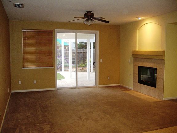 Family Room w/ 2nd Fireplace