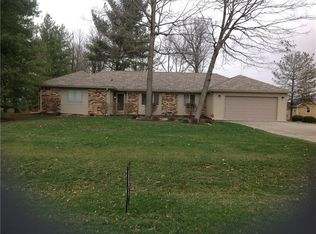 6704 W Sweet Creek Dr, New Palestine, IN 46163