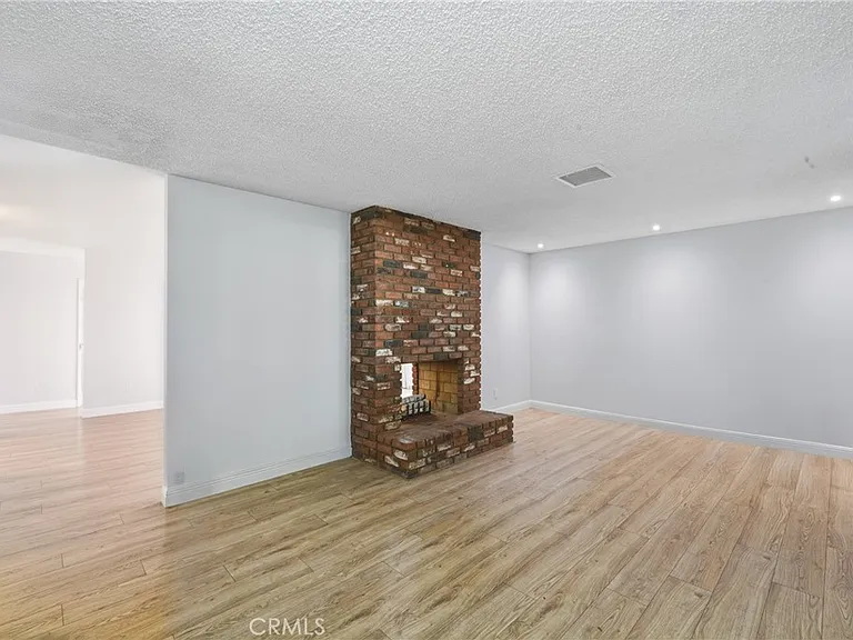 6255 Mitchell Ave — Photo 8