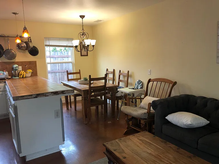323 S Arboleda Rd — Photo 7