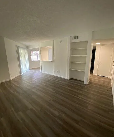 The Oaks Apartments — Photo 58