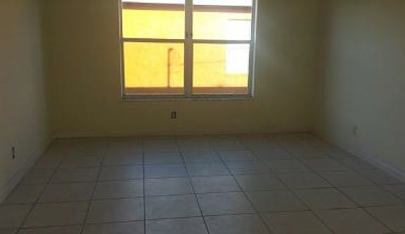 4th image of 543 NW 13th Ave