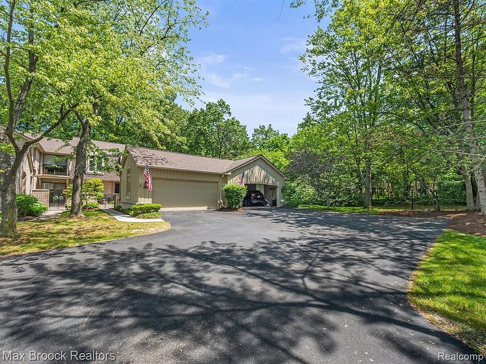 1136 Meadowglen Ct, Bloomfield Hills, MI 48304 | Zillow