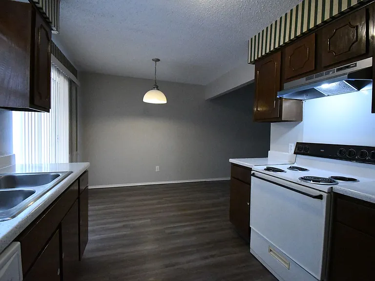 7114 Gatewood Dr — Photo 9