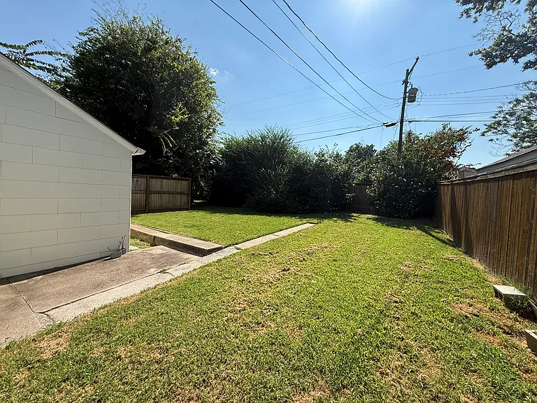 1348 S Florence Ave — Photo 18