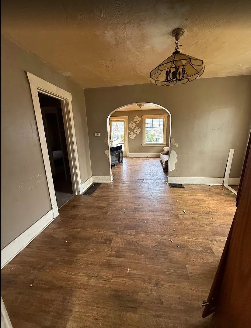 Owner financing / Handyman Special / Investment Opportunity — Photo 2