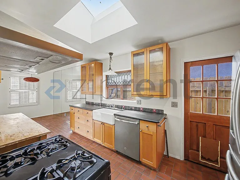 2504 Palm Ave — Photo 7