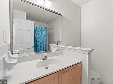 SECOND FLOOR COMMON BATH