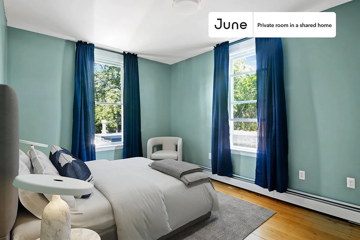 Queen bedroom in 4 bed/2 bath home in Central Square (Cambridge) #1323 D — Photo 1