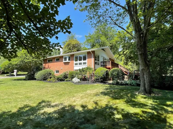 1901 Hawthorne Ave, Alexandria, VA 22311