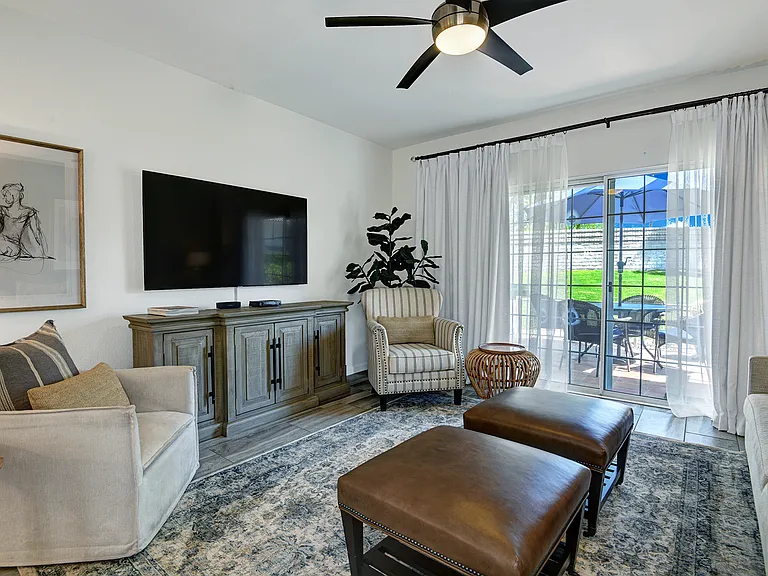 500 S Farrell Dr #R111 — Photo 4