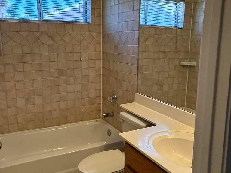 1074 N Saguaro St — Photo 16