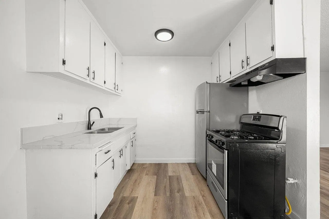 2 bed, 875 sqft, $1,995 — Photo 4