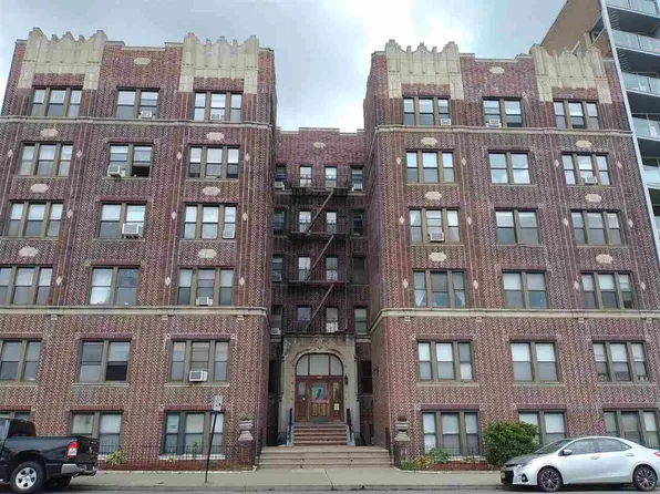 883 Blvd East image 1 of 11