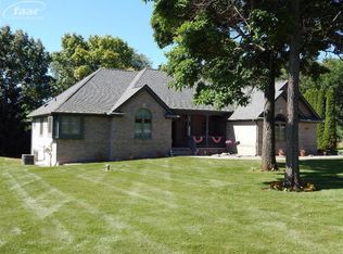10897 Ridge View Trl, Fenton, MI 48430