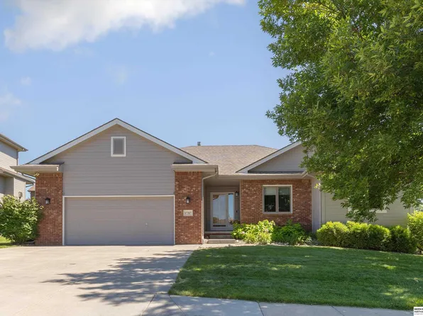 17317 Windsor Dr, Omaha, NE 68118