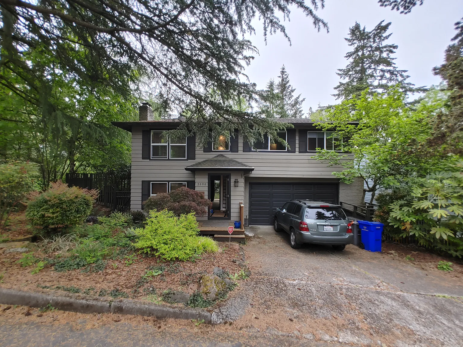 4 bed, 1749 sqft, $950 — Photo 1