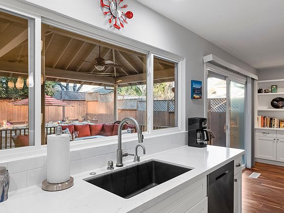 5th image of 253 Pina Ave