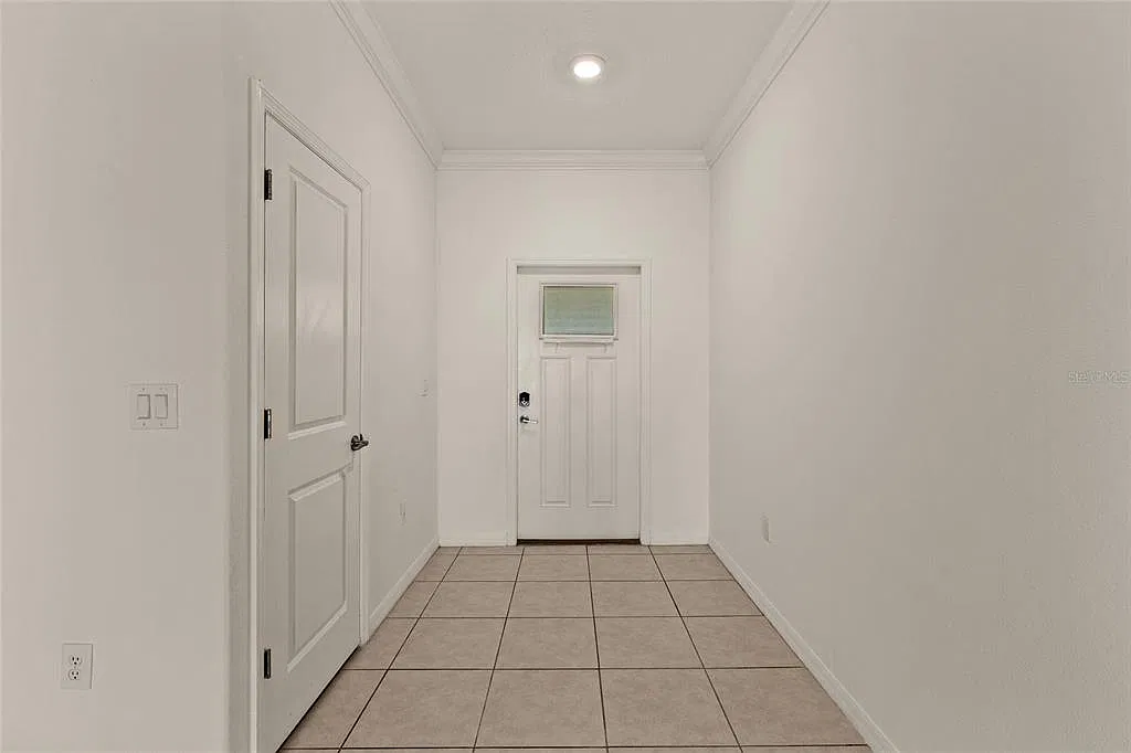 3 bed, 2.5 bath, 1634 sqft, $2,400 — Photo 3