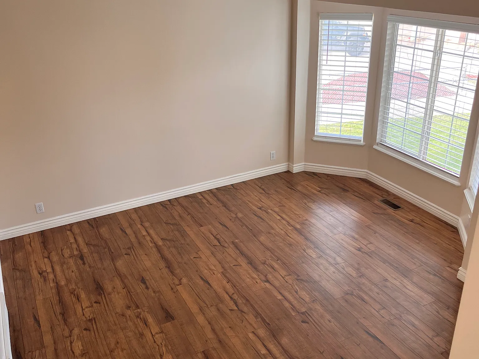 4 bed, 1950 sqft, $2,350 — Photo 1