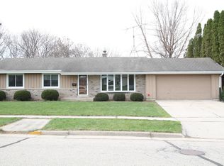 657 Viewcrest Ter, Burlington, WI 53105