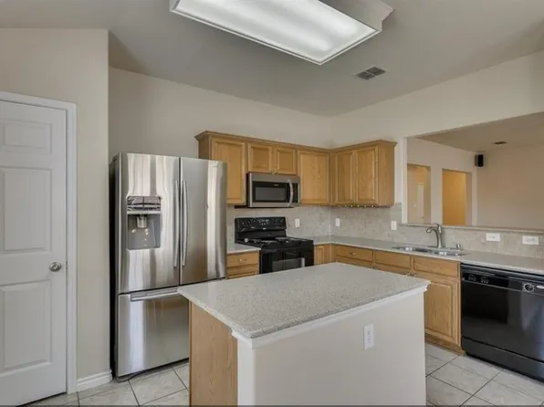 206 Serenade Ln, Euless, TX 76039