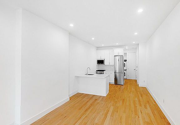 5th image of 319 E 78th St APT 1D