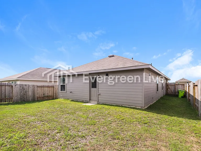 715 Hackberry Branch Ct — Photo 15
