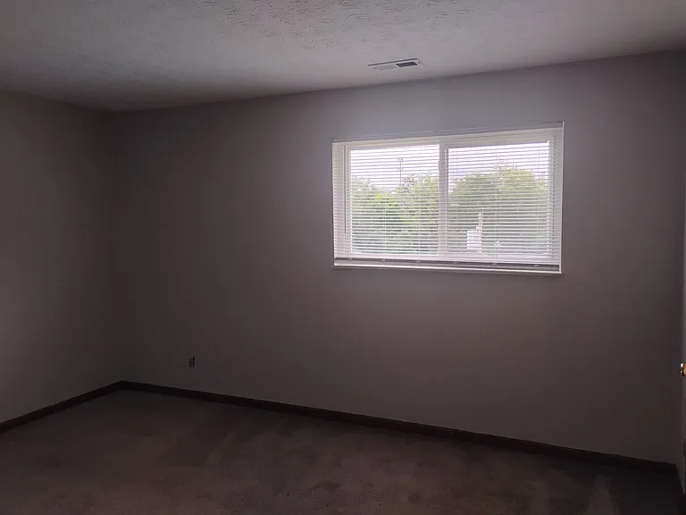 1000 Valley View Ln #G — Photo 8