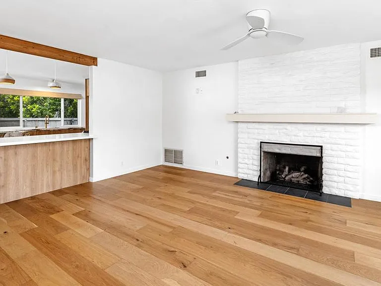 1009 La Tierra Dr — Photo 2