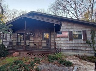 5 Lynnwood Ct, Hampton Bays, NY 11946