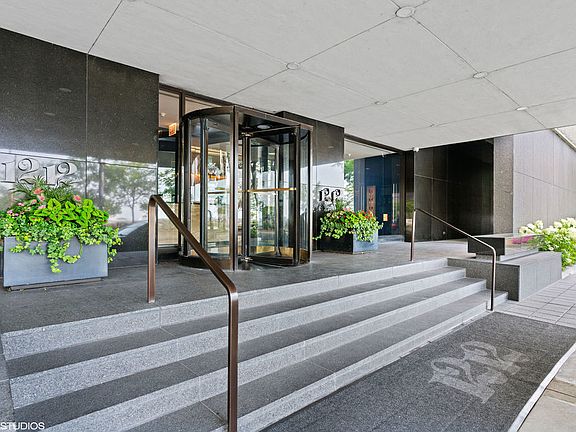 3rd image of 1212 N Lake Shore Dr APT 21AN